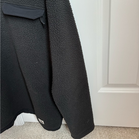 North Face Men’s Fleece Quarter-Zip Pullover - Picture 6 of 8
